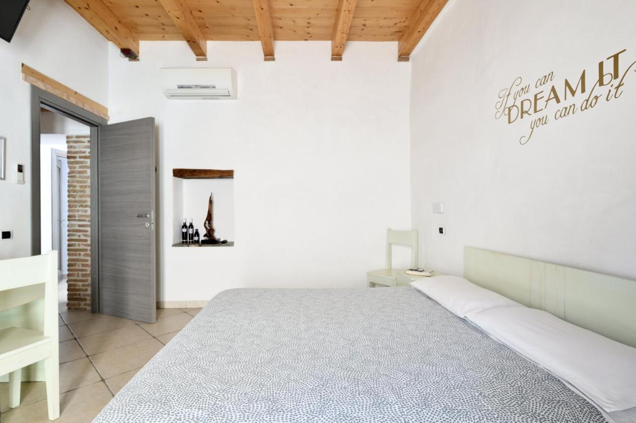 Al Vicoletto - Genuine Hospitality Bed & Breakfast ตอร์โตลี ภายนอก รูปภาพ